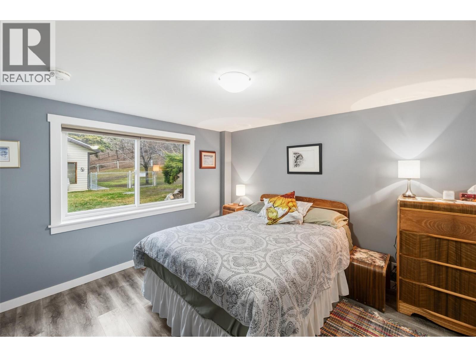 1264 Green Lake Road, Oliver