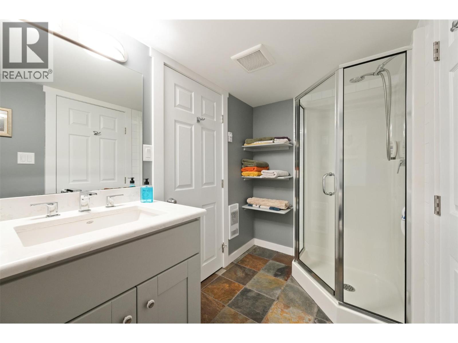 1264 Green Lake Road, Oliver