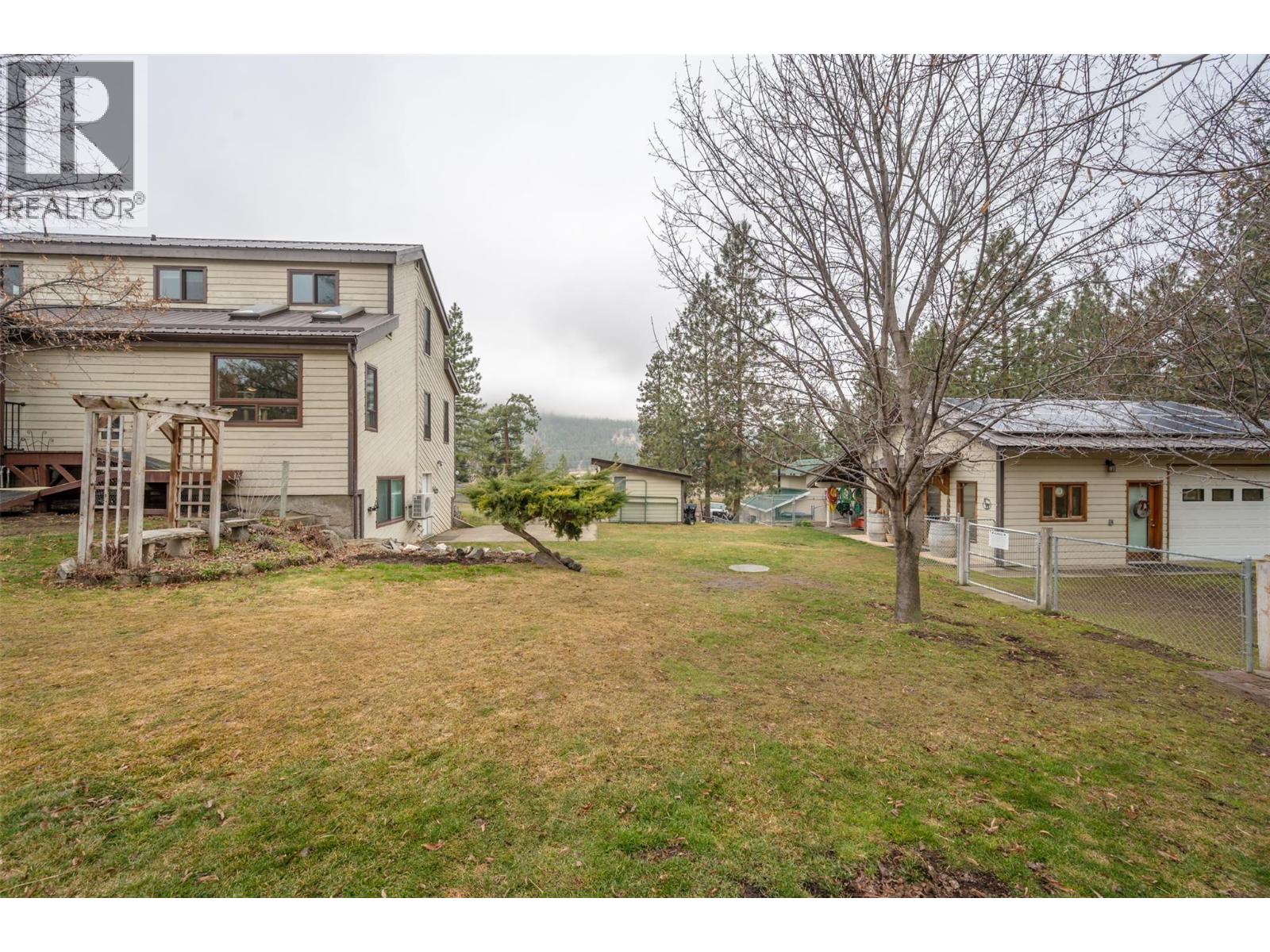 1264 Green Lake Road, Oliver