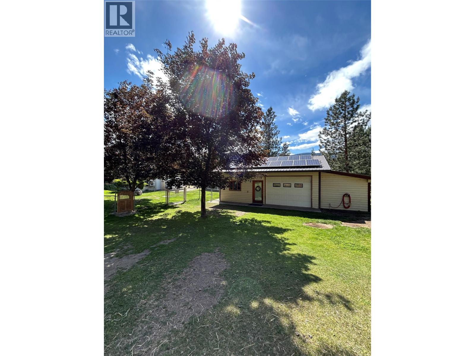 1264 Green Lake Road, Oliver