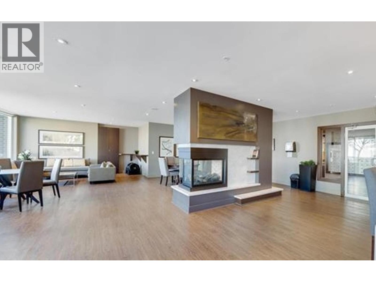 502 2133 DOUGLAS ROAD — photo 3