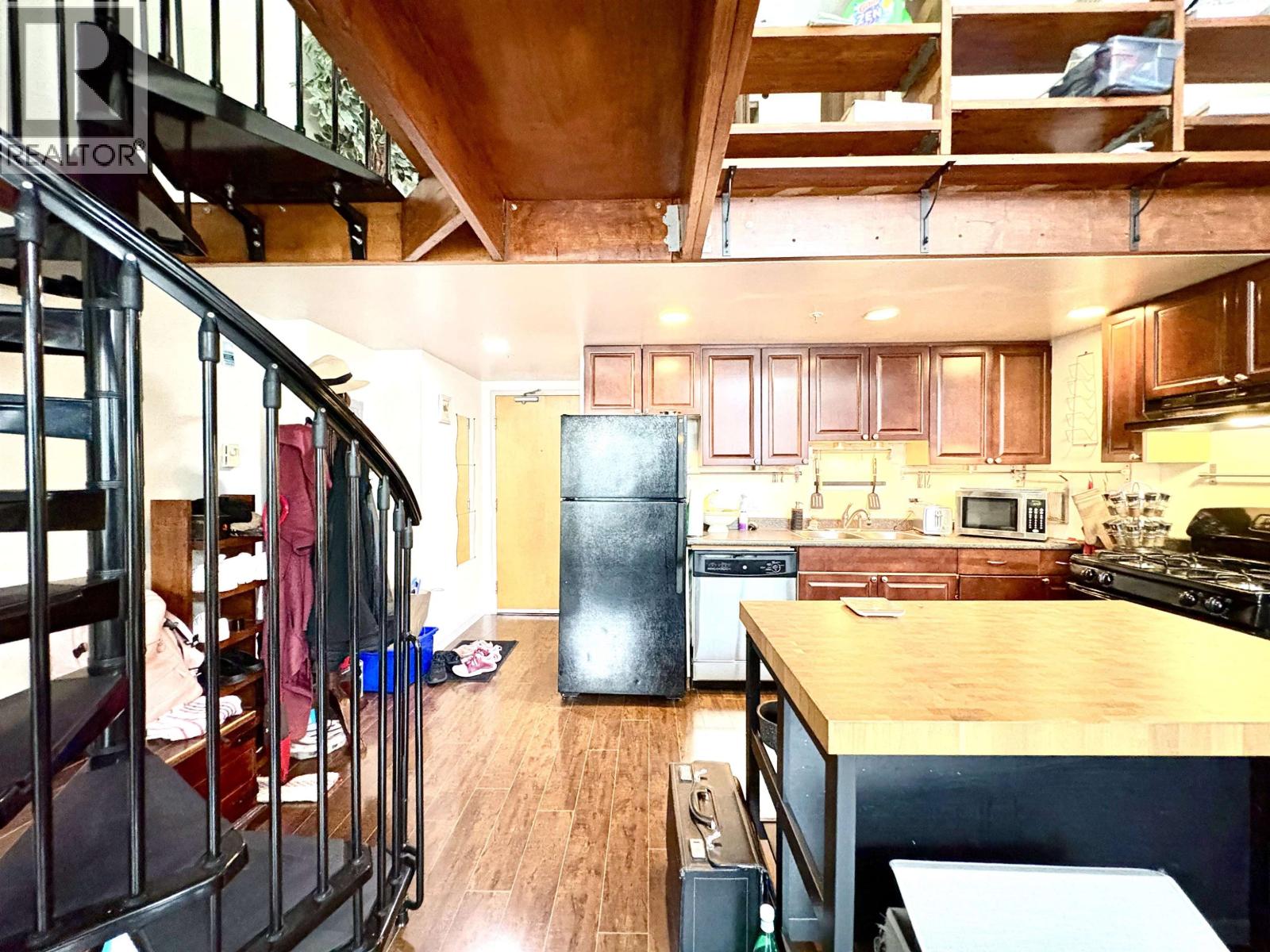 406 933 SEYMOUR Street - photo 2
