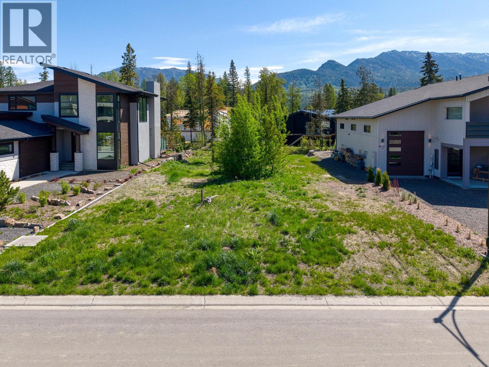 6 MAMMOTH Drive, Fernie