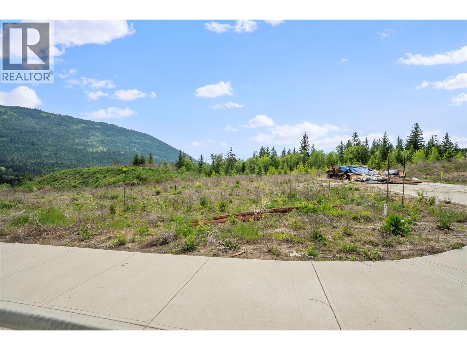  6950 43 Street Northeast, Salmon Arm