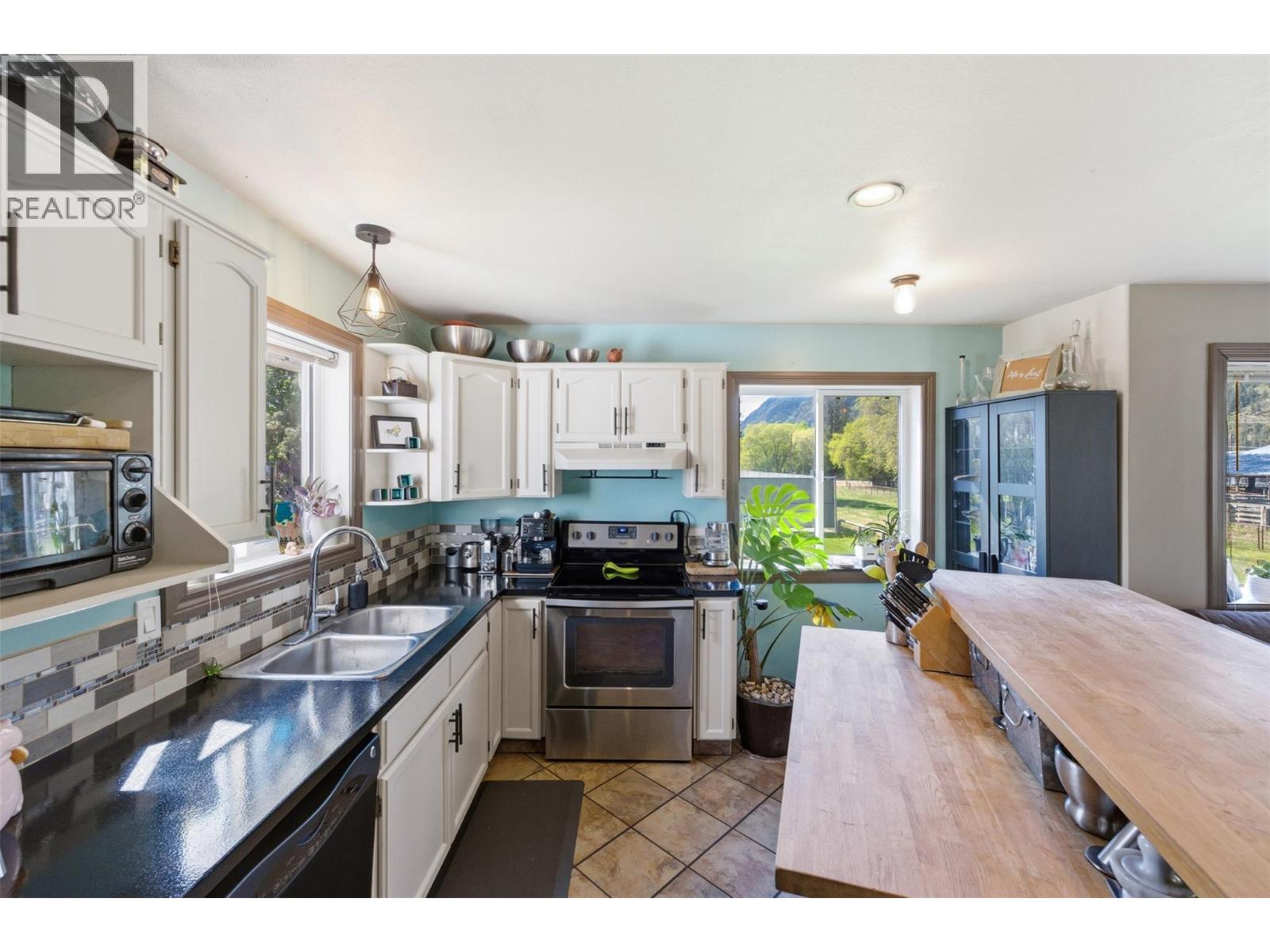 #7 1032 Cedar Street - 2