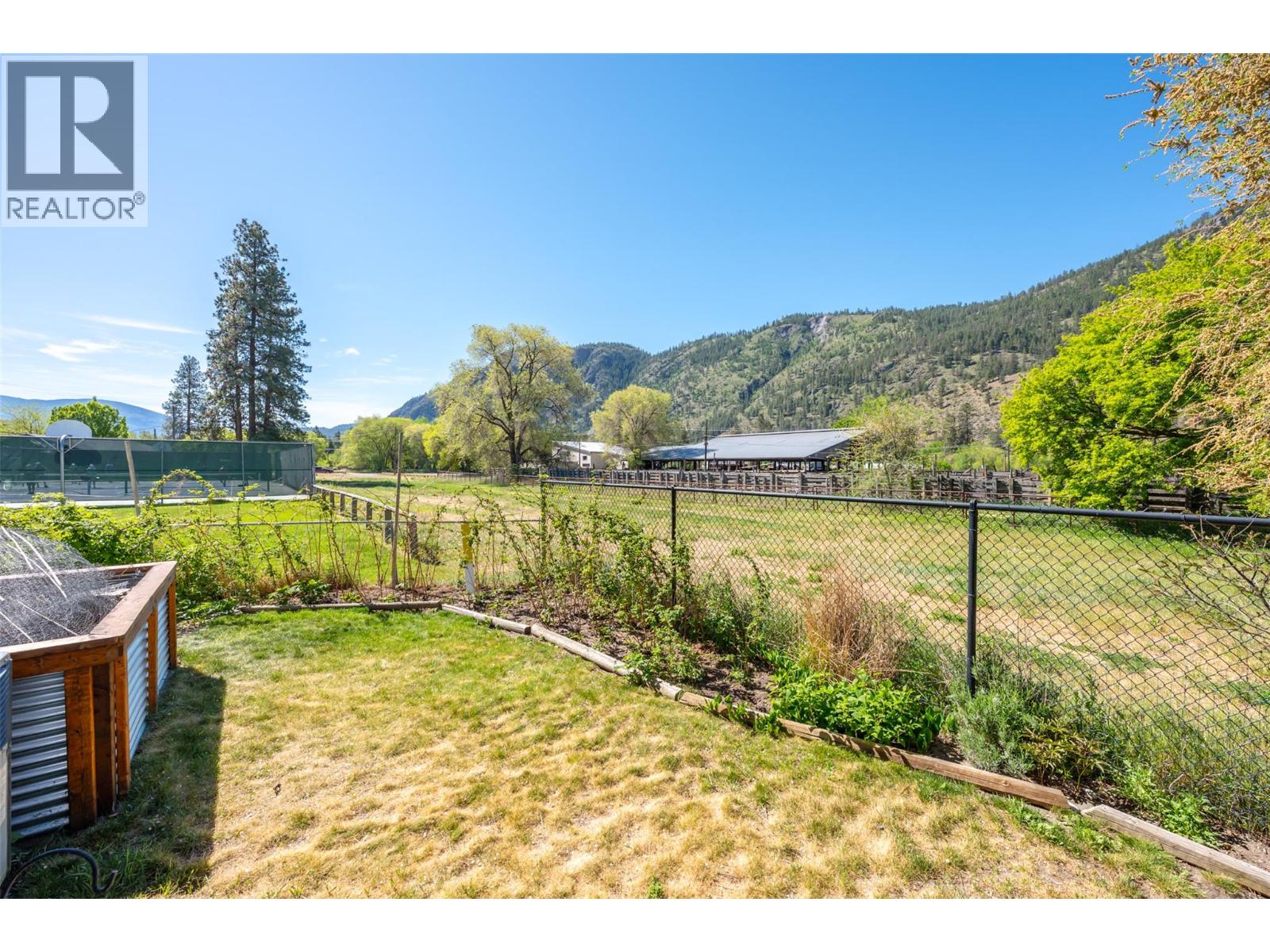 #7 1032 Cedar Street - 28