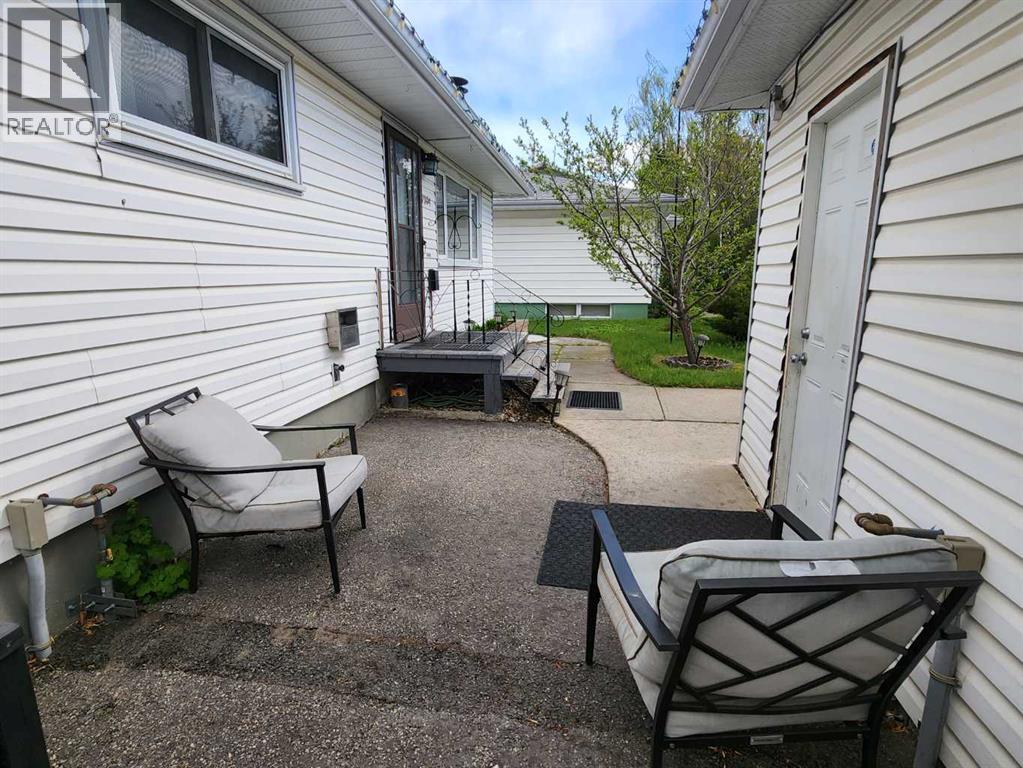 7304 5 Street SW - 2