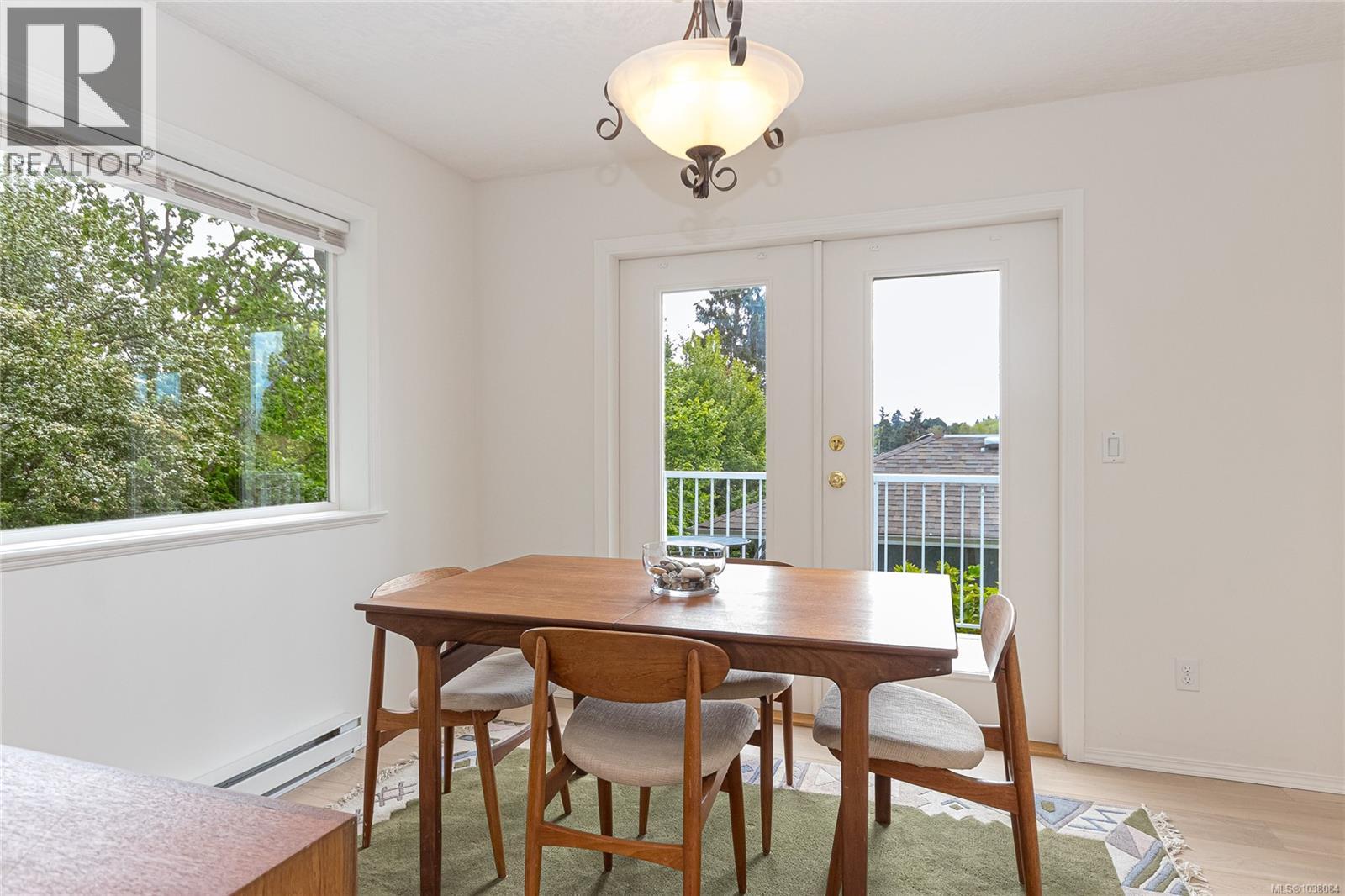  2651 Capital Heights, Victoria