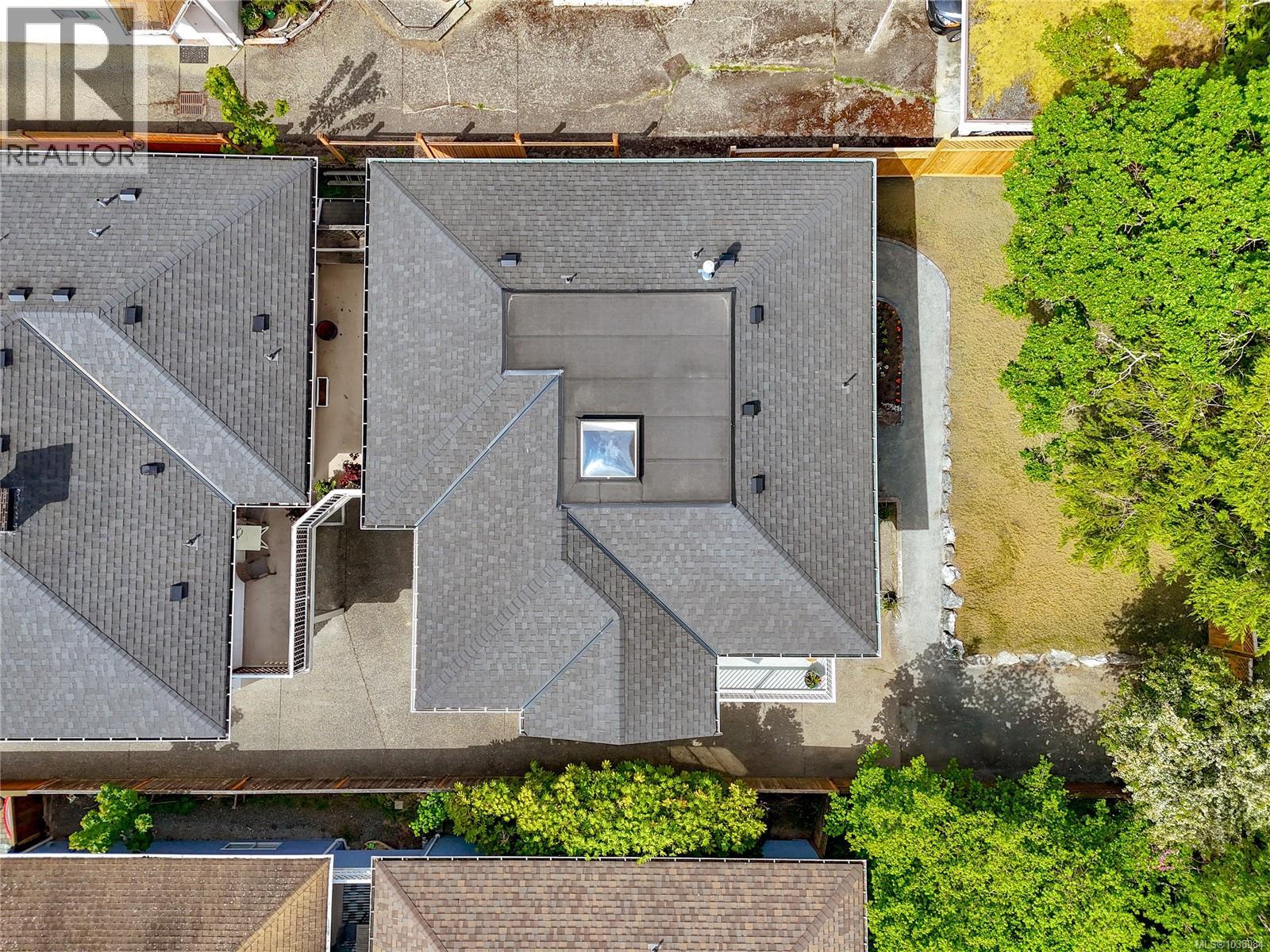  2651 Capital Heights, Victoria