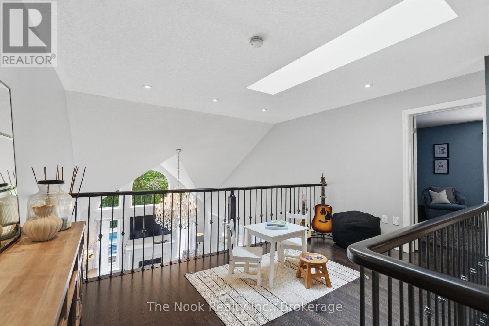 92 HOLYROD DRIVE - 26