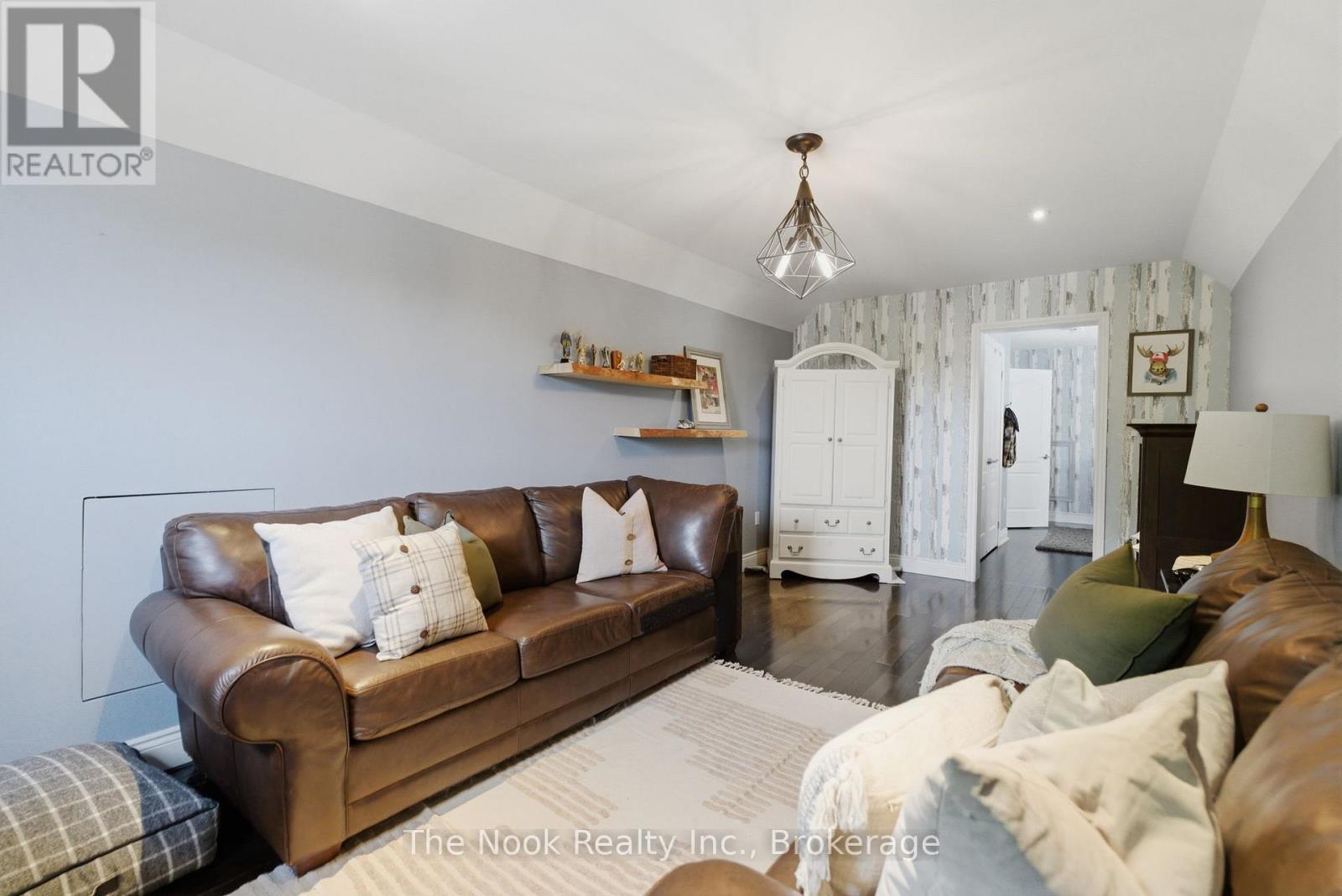 92 HOLYROD DRIVE - 34