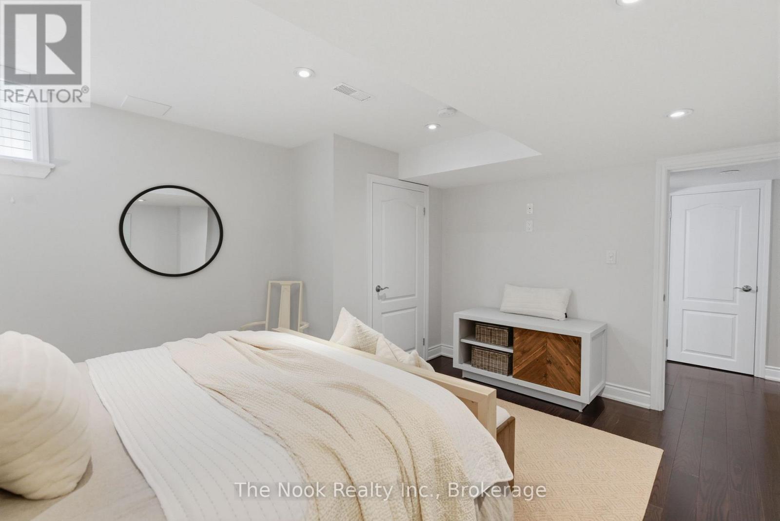 92 HOLYROD DRIVE - 42