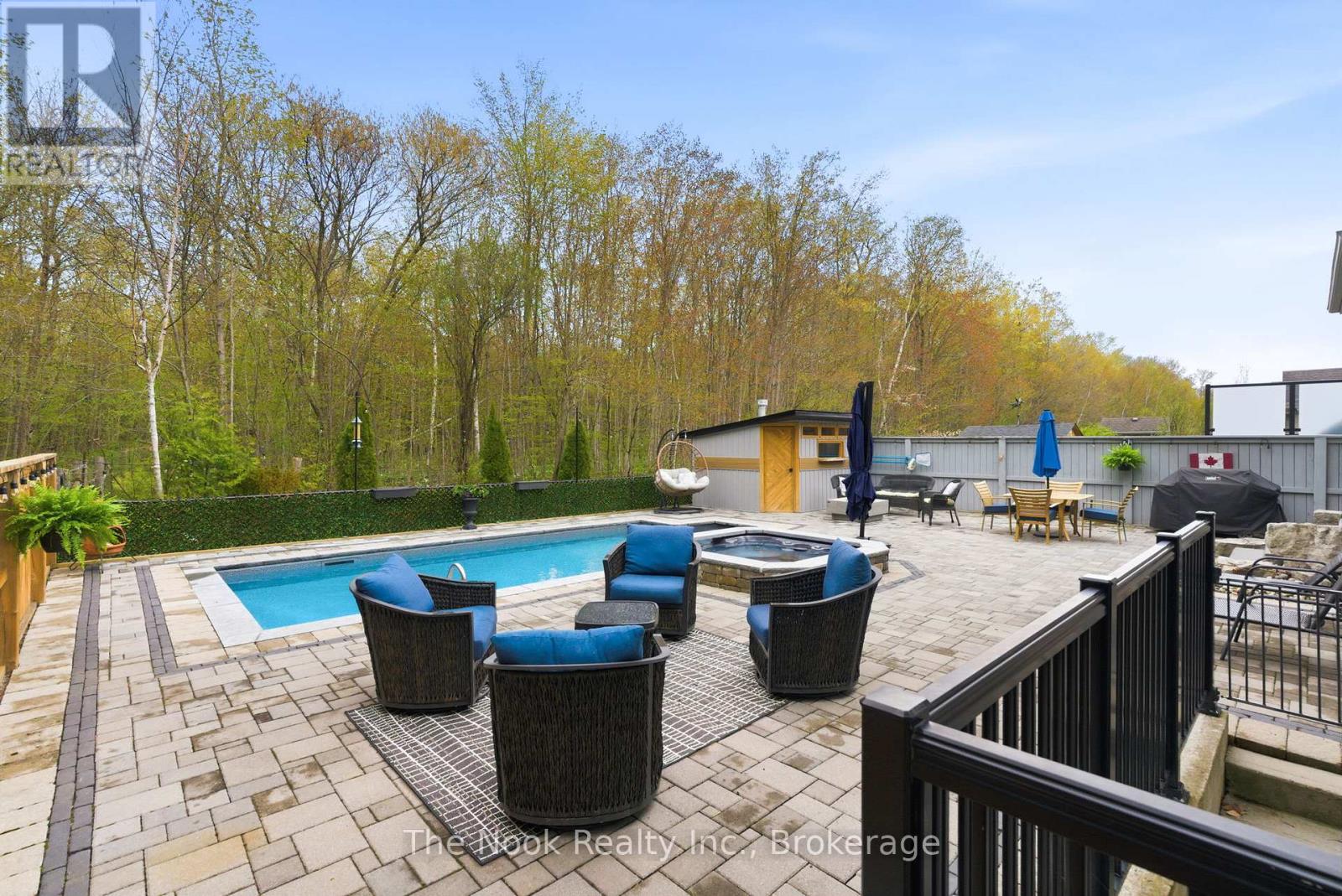 92 HOLYROD DRIVE - 44