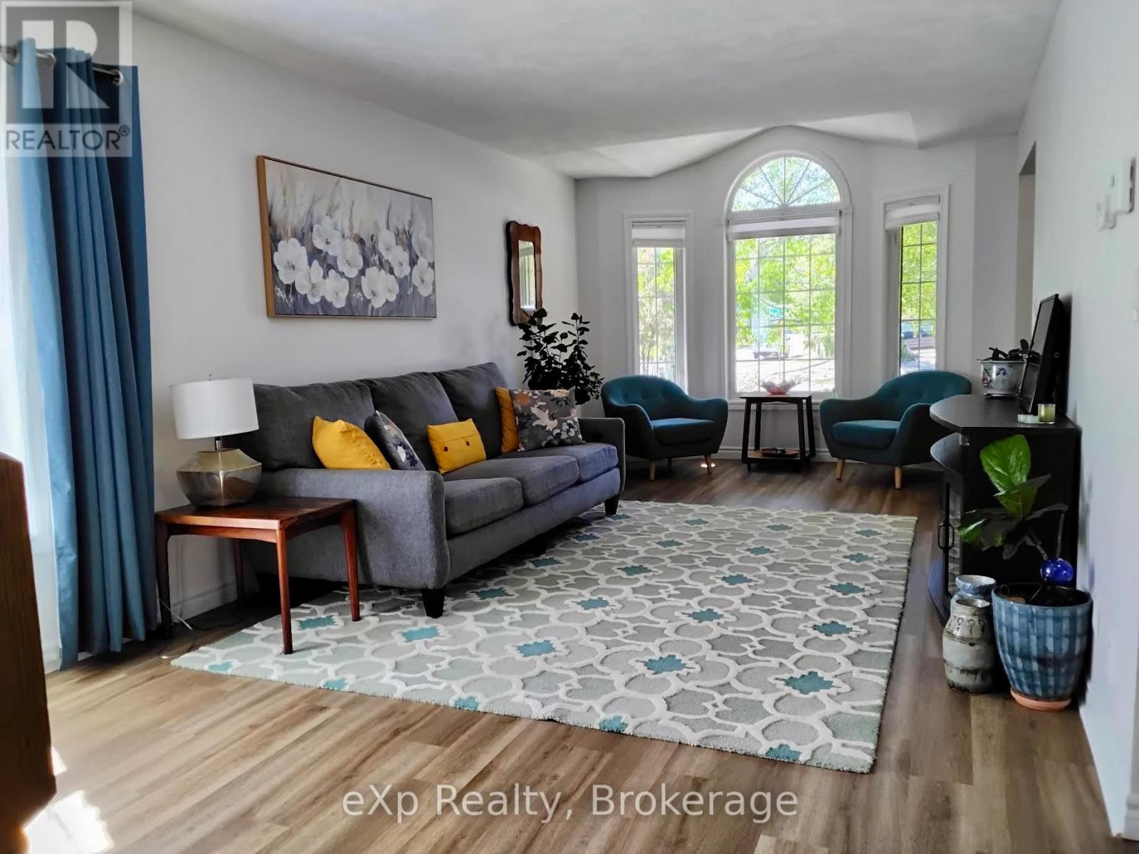 206 2ND STREET A W - 7