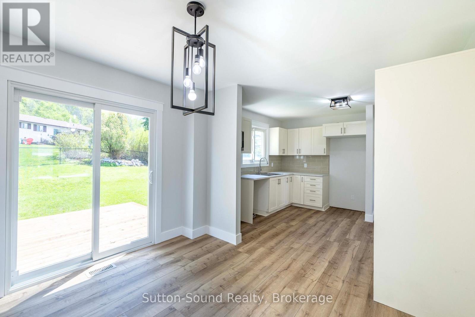 275 8TH AVENUE E - 11