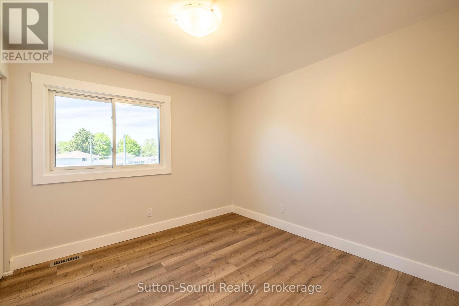 275 8TH AVENUE E - 20