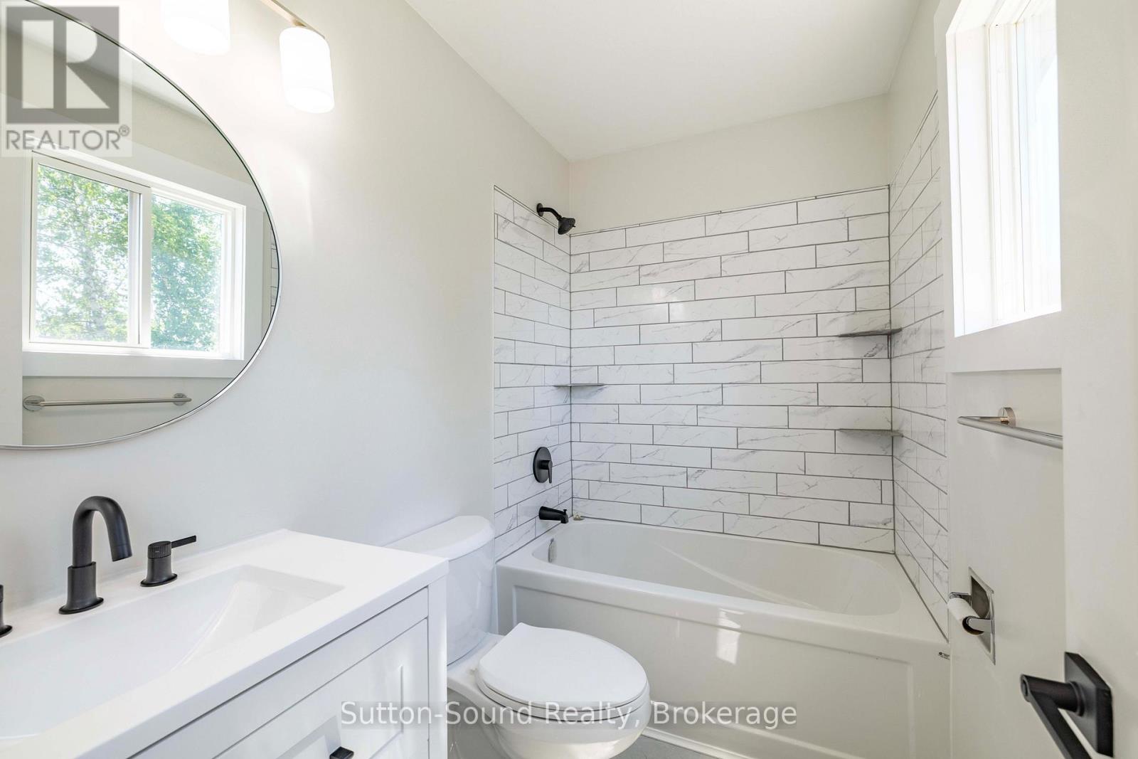 275 8TH AVENUE E - 26