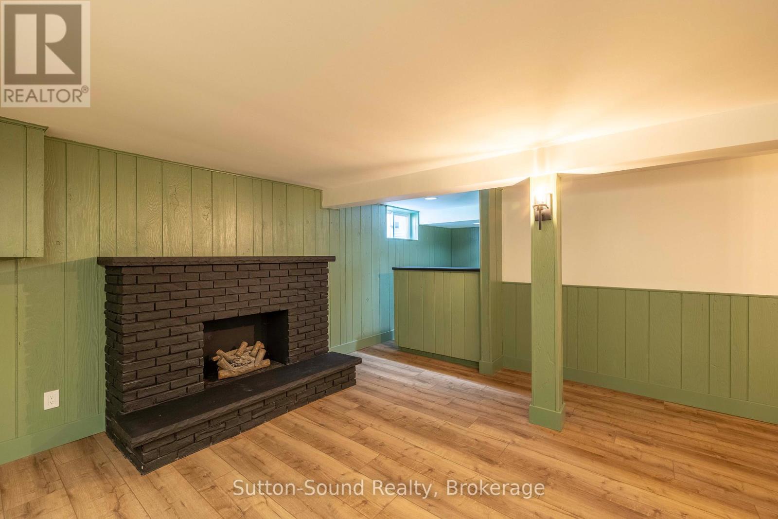 275 8TH AVENUE E - 28