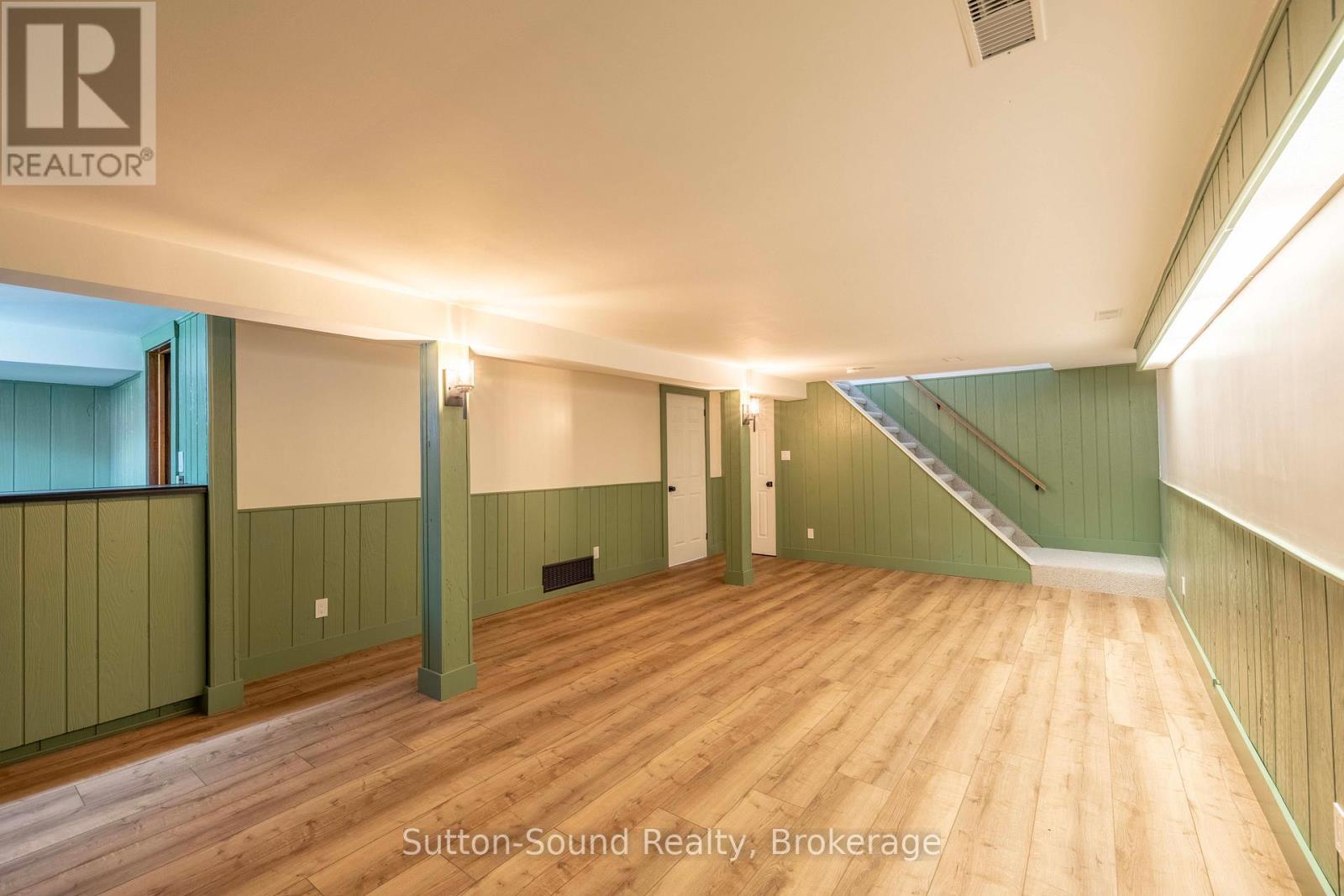275 8TH AVENUE E - 29