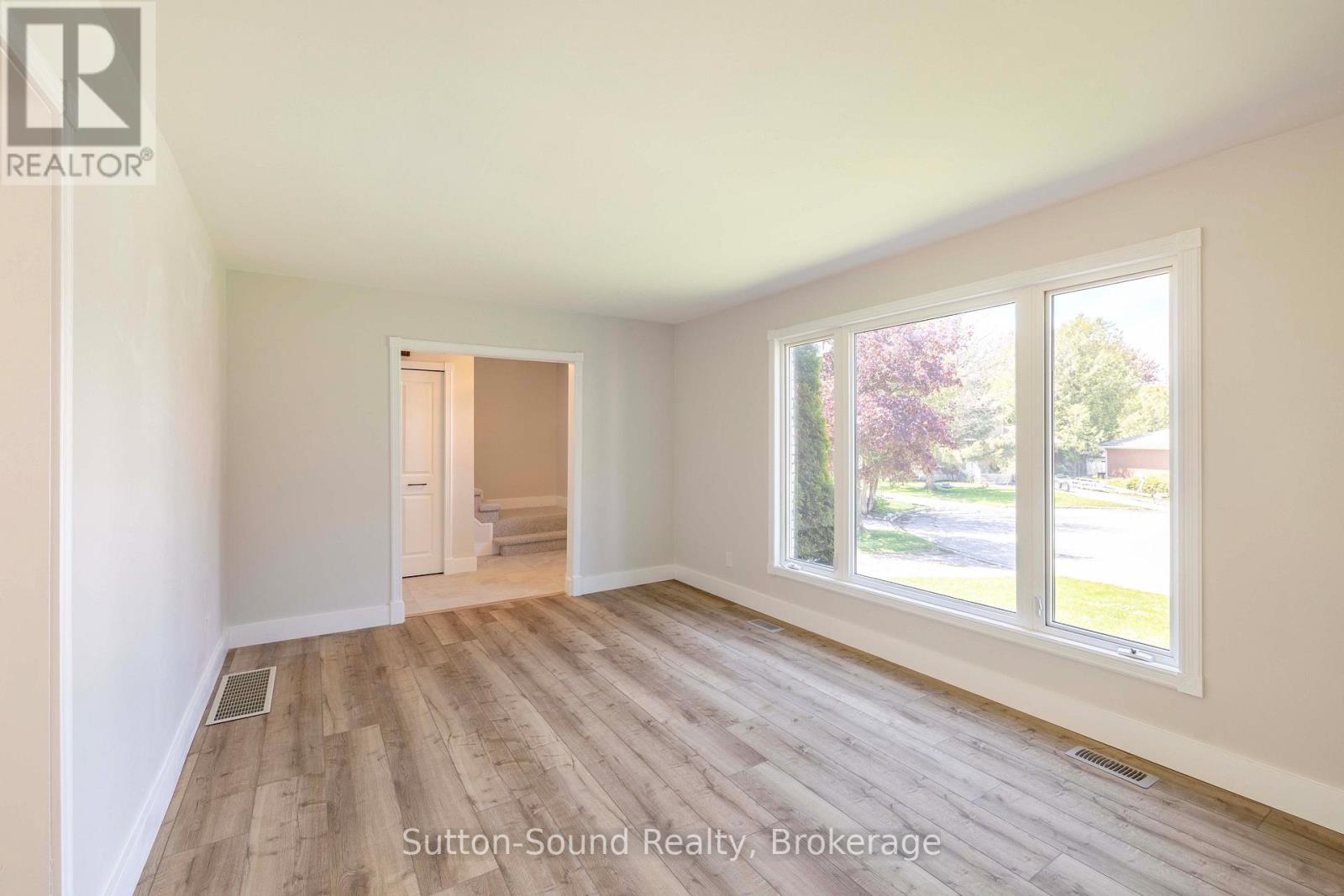 275 8TH AVENUE E - 7