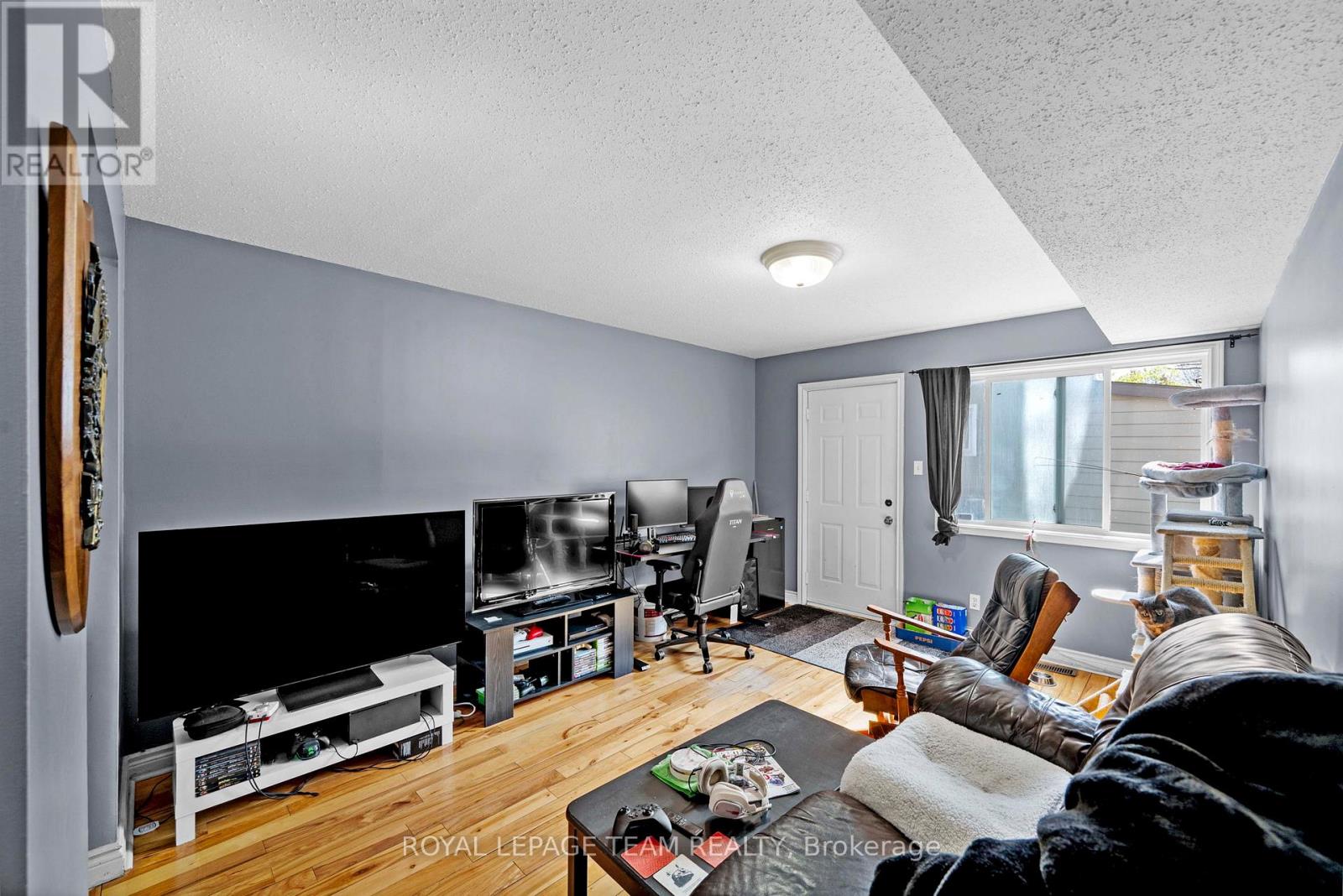 58 BEVERLEY AVENUE - 8