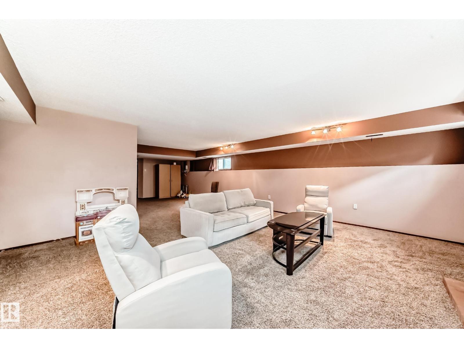 9110 180A AV NW - 32
