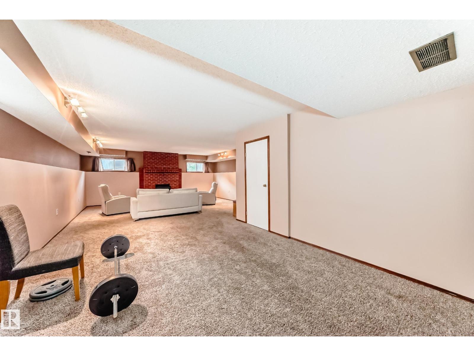 9110 180A AV NW - 33
