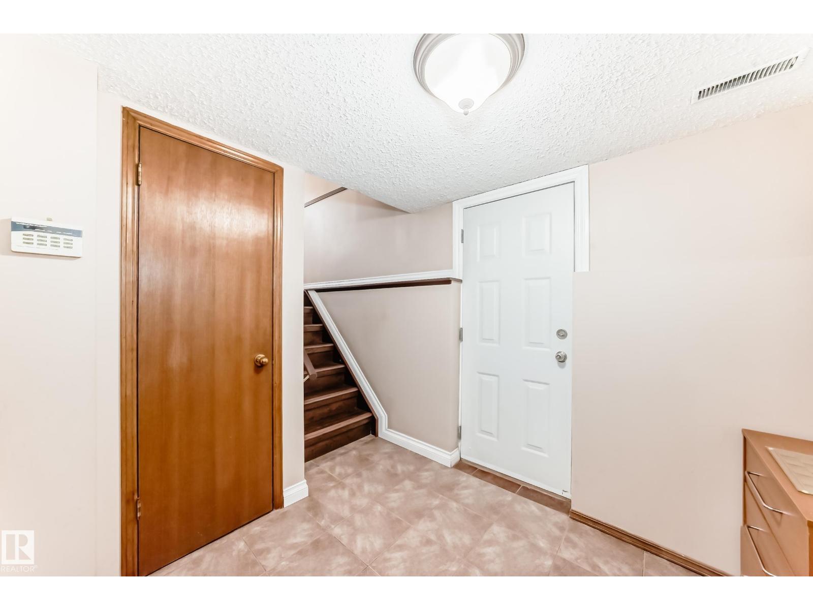 9110 180A AV NW - 37