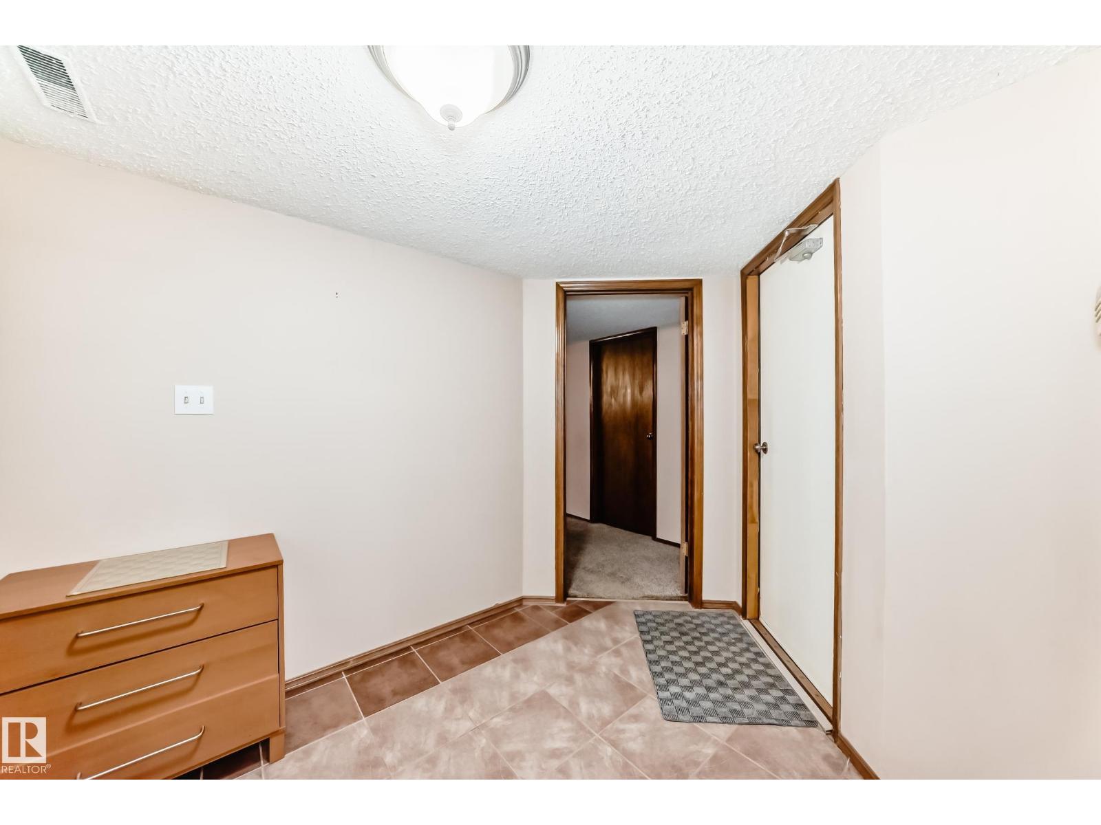 9110 180A AV NW - 38
