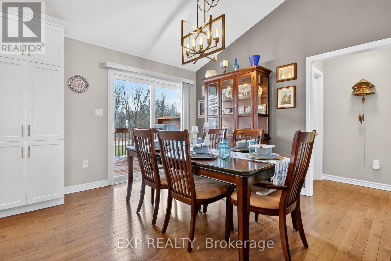 305 MOORE CRESCENT - 12