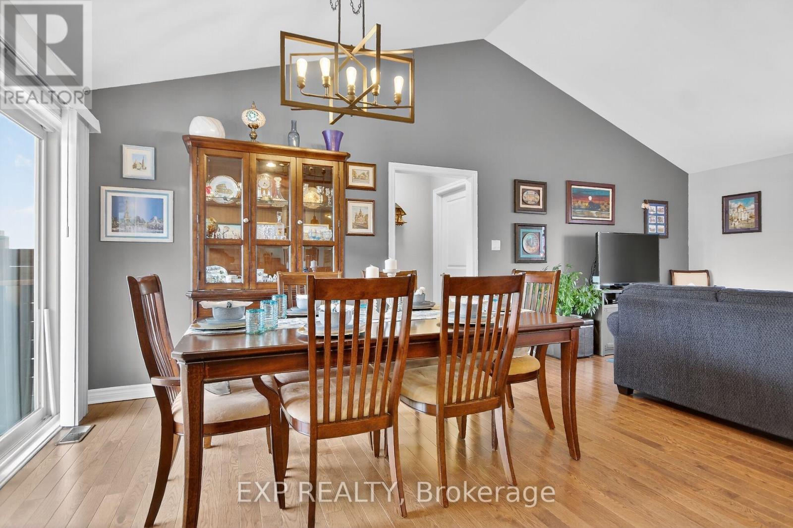305 MOORE CRESCENT - 13