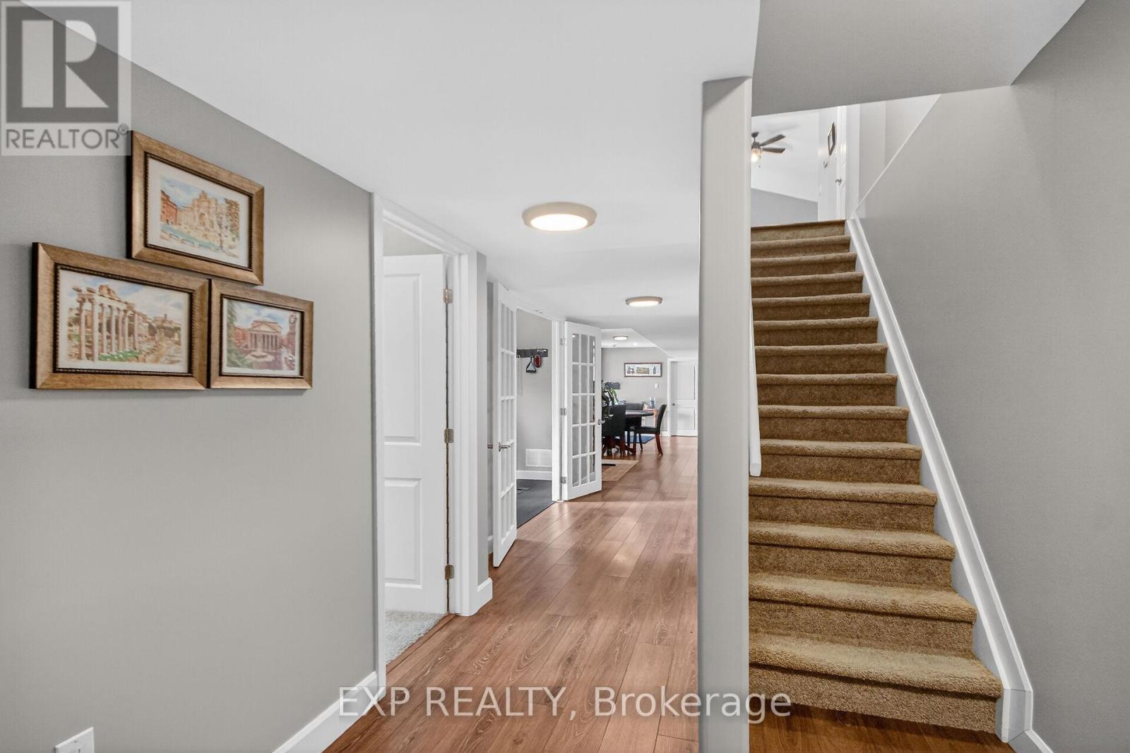 305 MOORE CRESCENT - 26