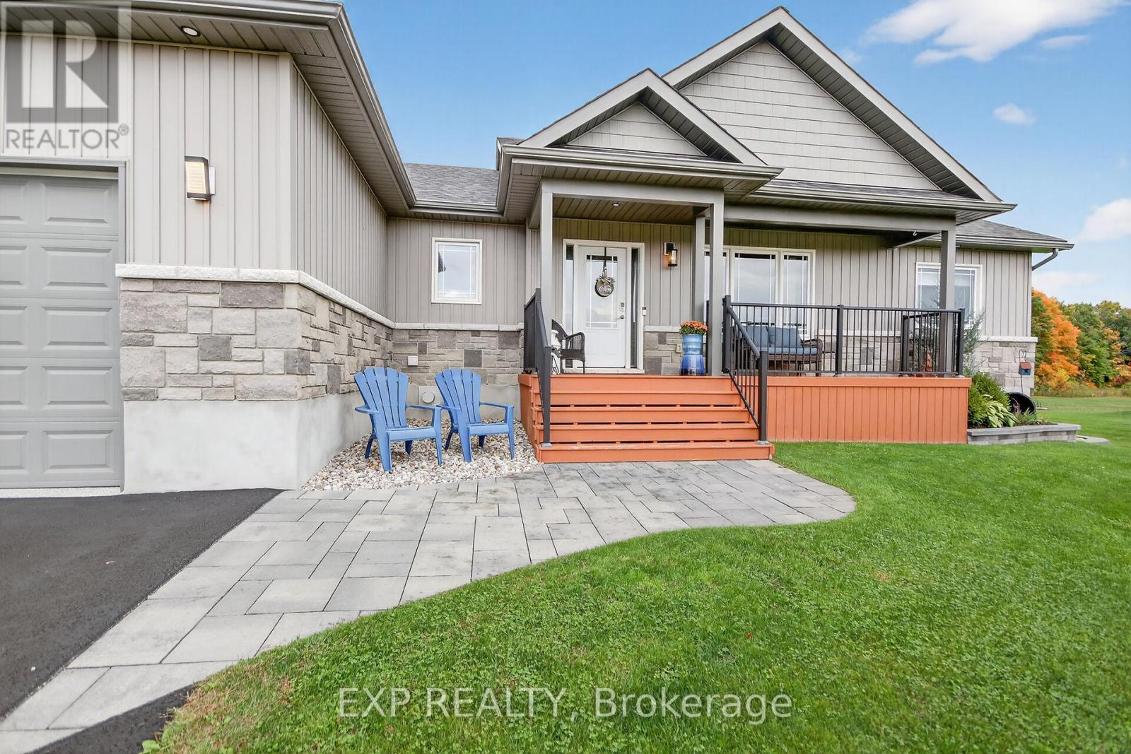 305 MOORE CRESCENT - 4