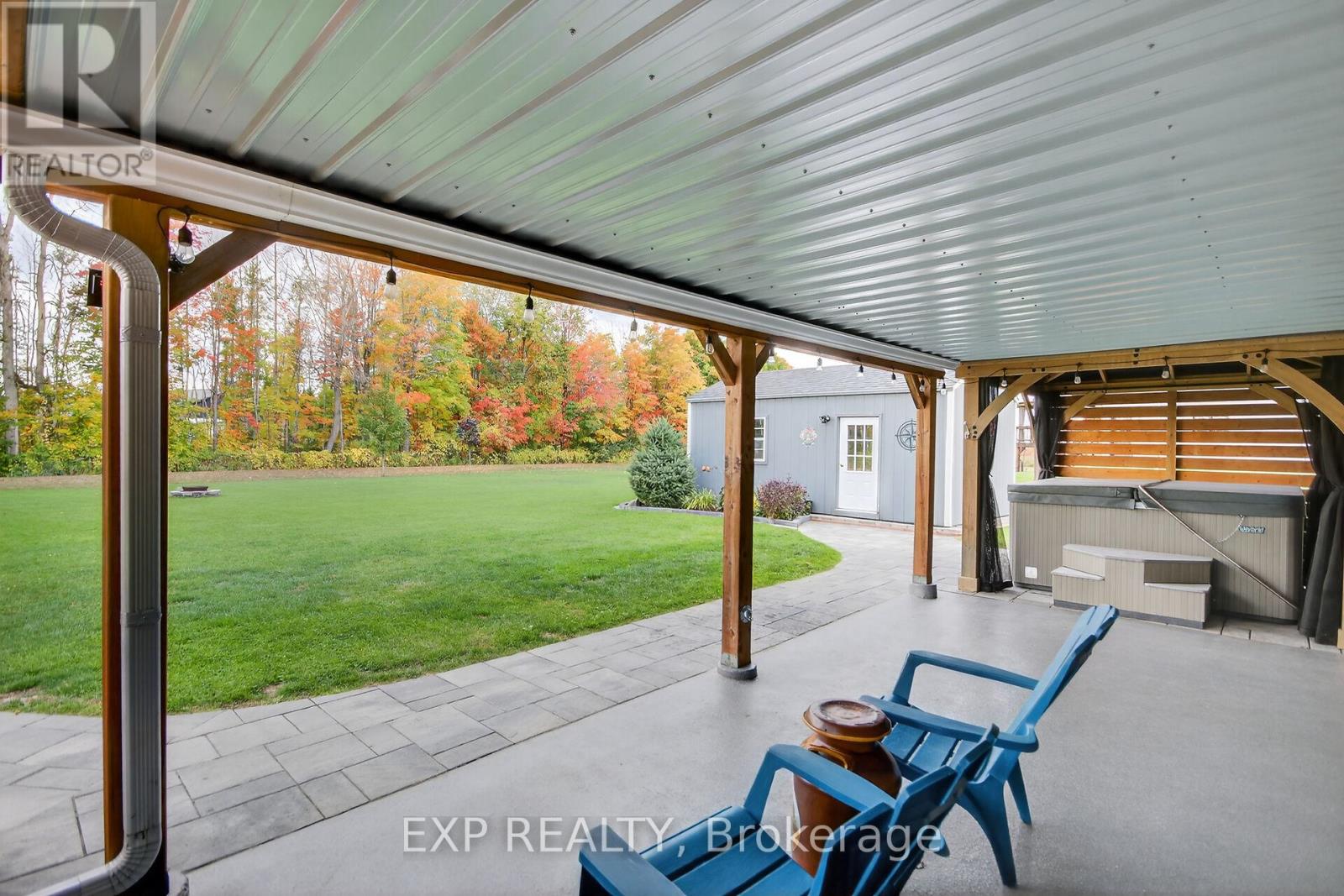 305 MOORE CRESCENT - 43
