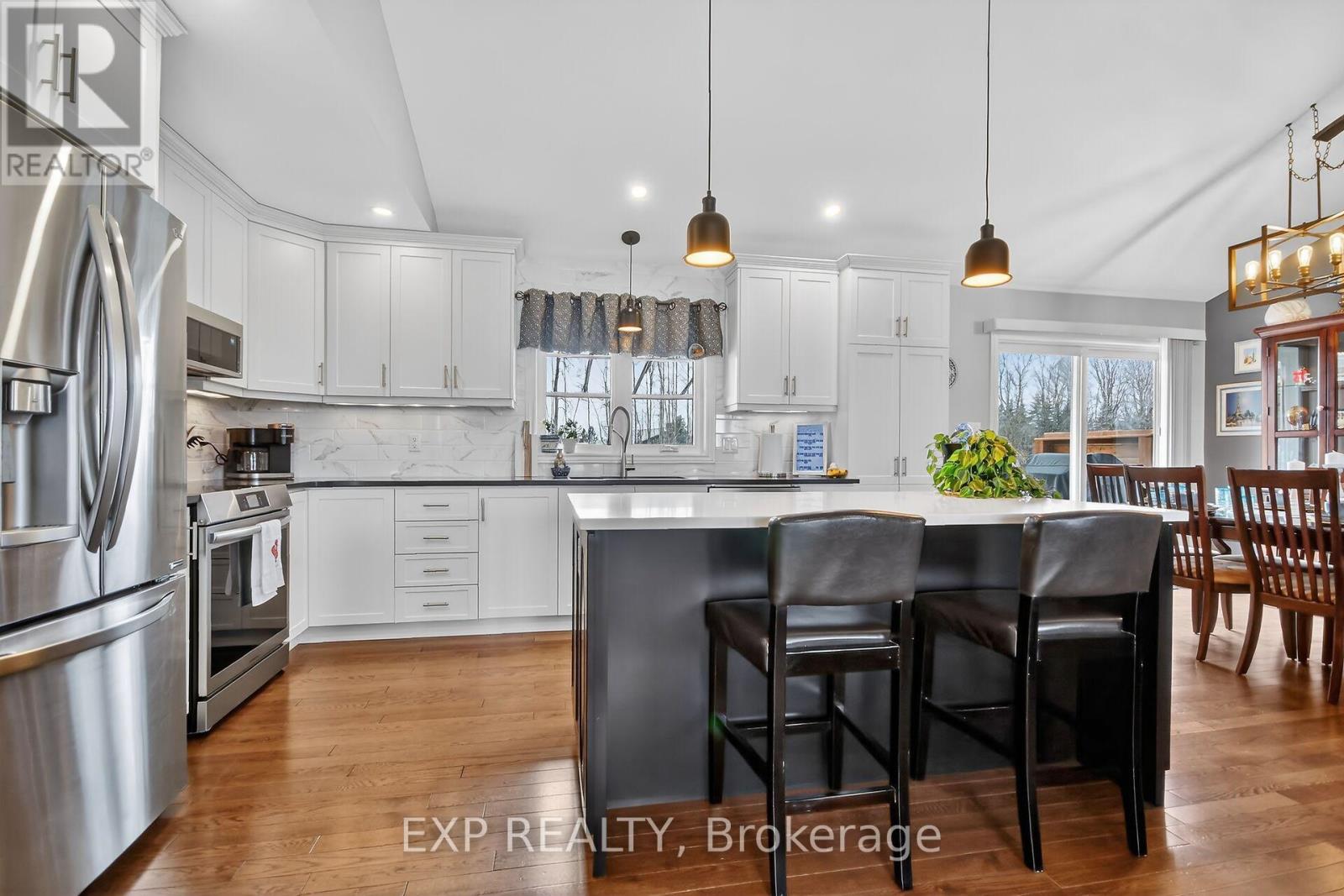 305 MOORE CRESCENT - 8