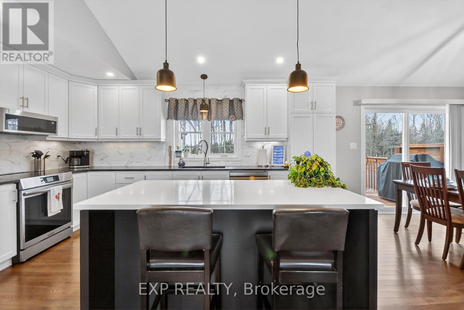 305 MOORE CRESCENT - 9