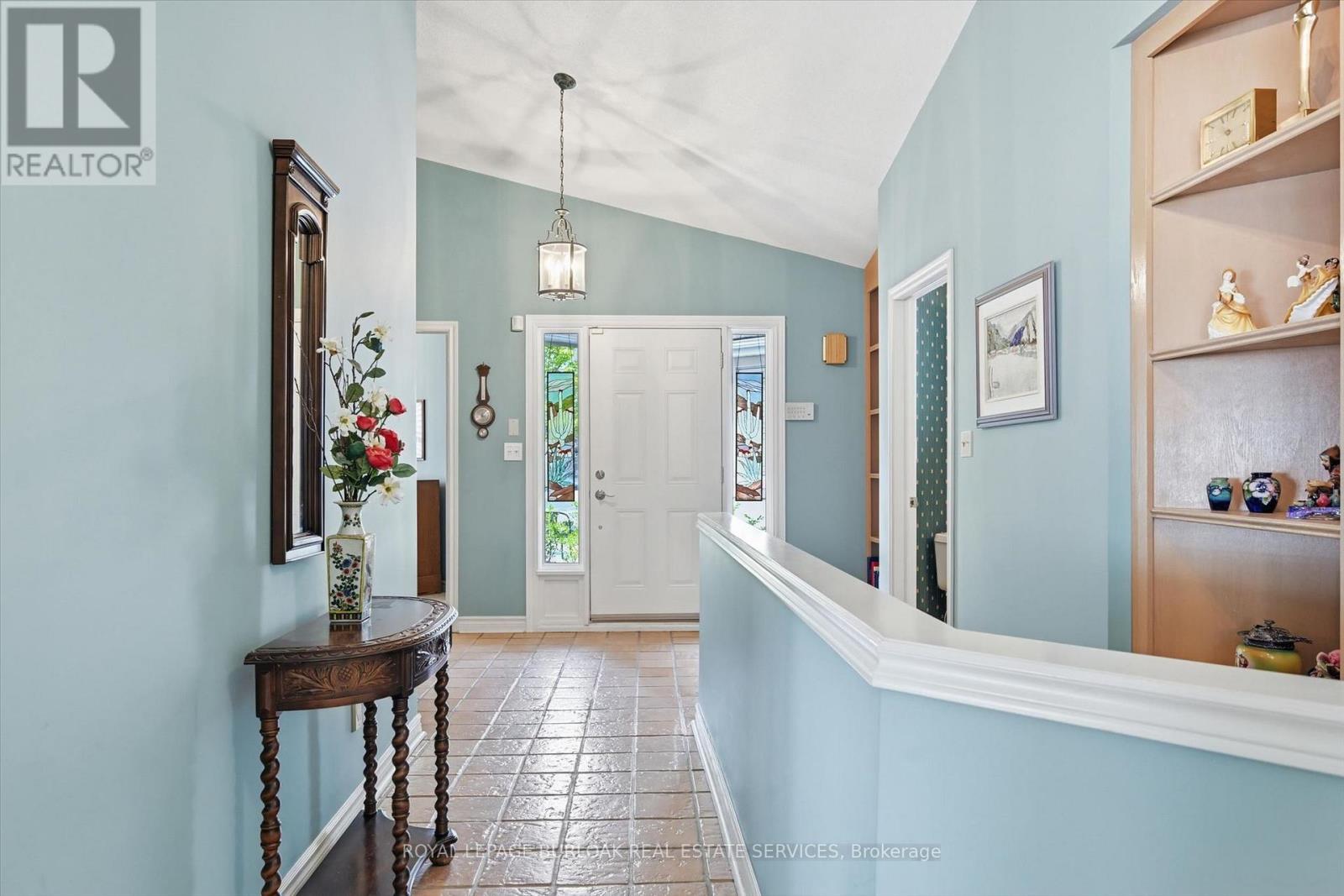 #4 1095 SKYVIEW DRIVE - 10