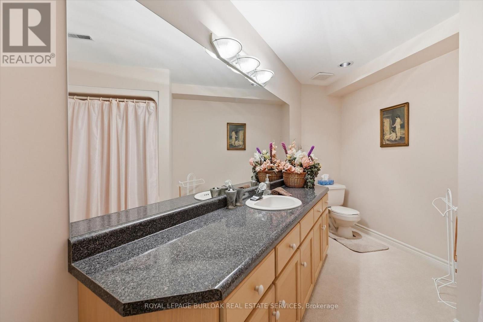 #4 1095 SKYVIEW DRIVE - 32