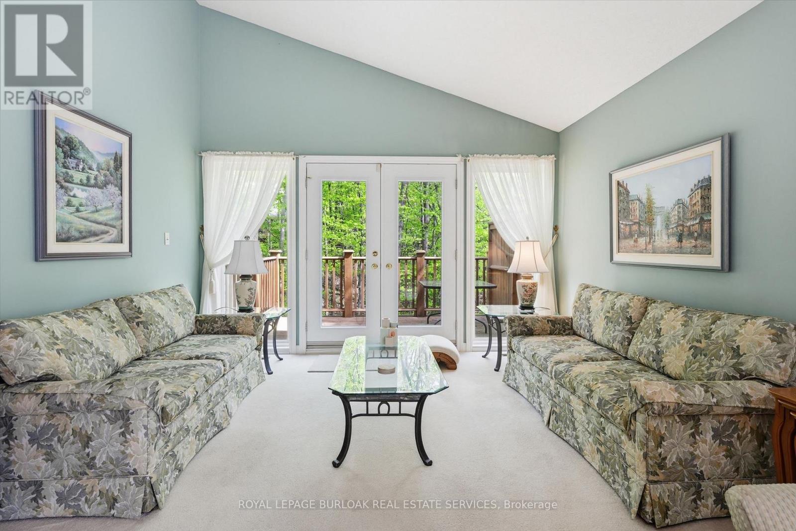 #4 1095 SKYVIEW DRIVE - 18