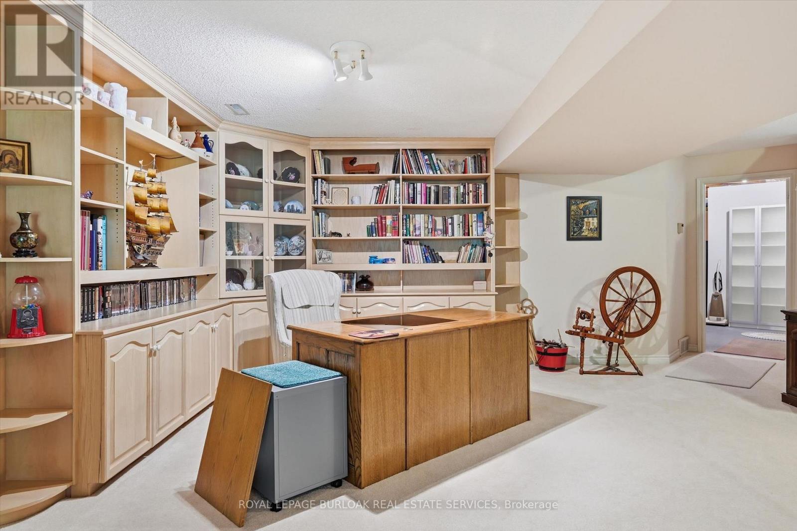 #4 1095 SKYVIEW DRIVE - 41