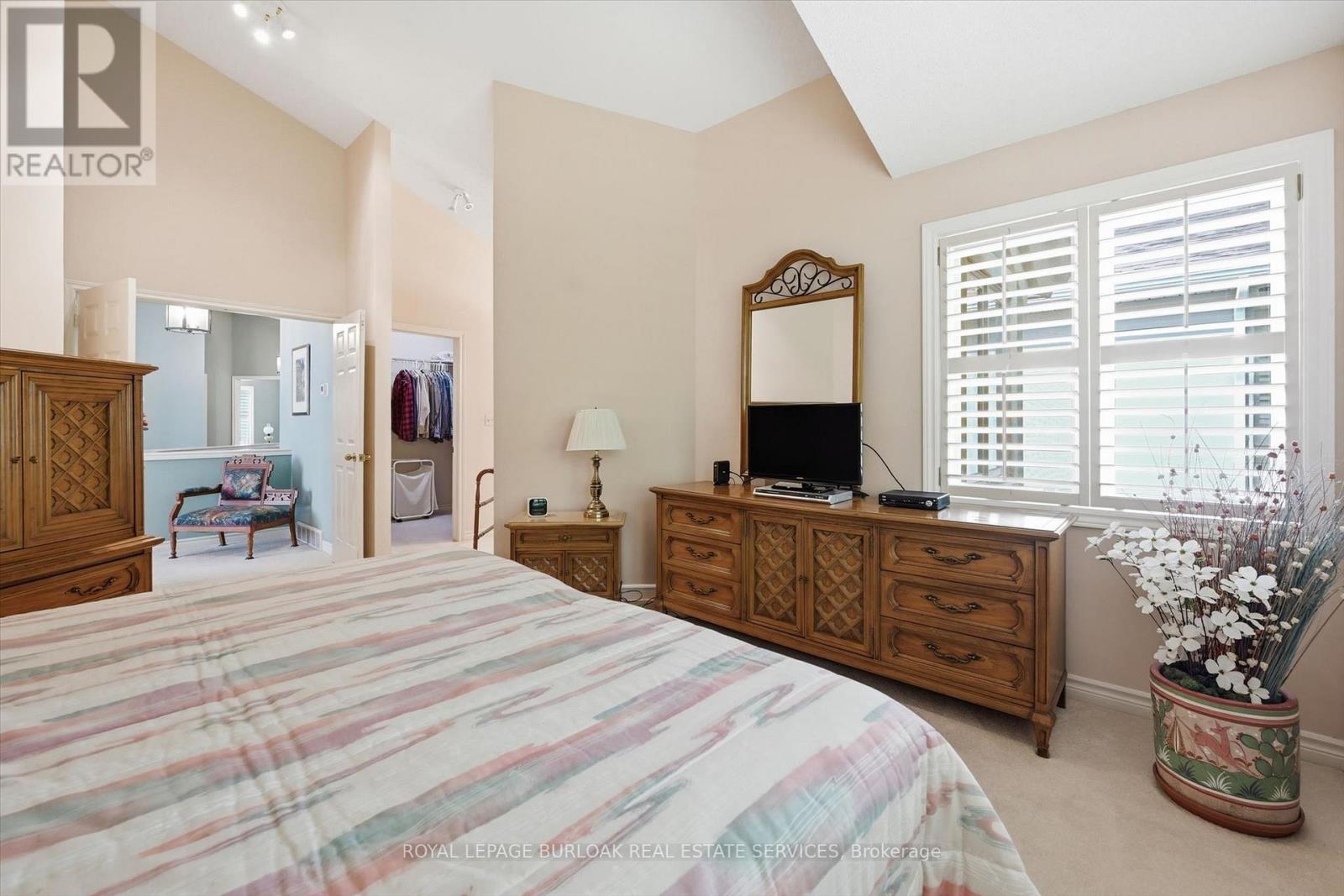 #4 1095 SKYVIEW DRIVE - 29