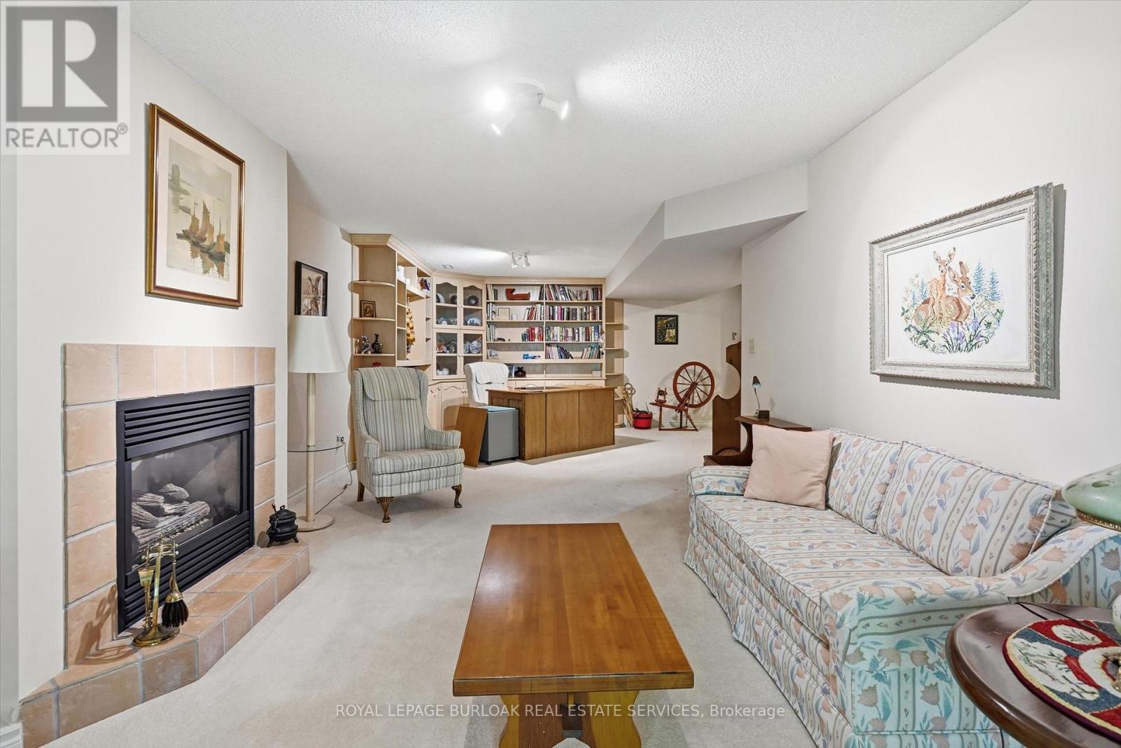 #4 1095 SKYVIEW DRIVE - 43