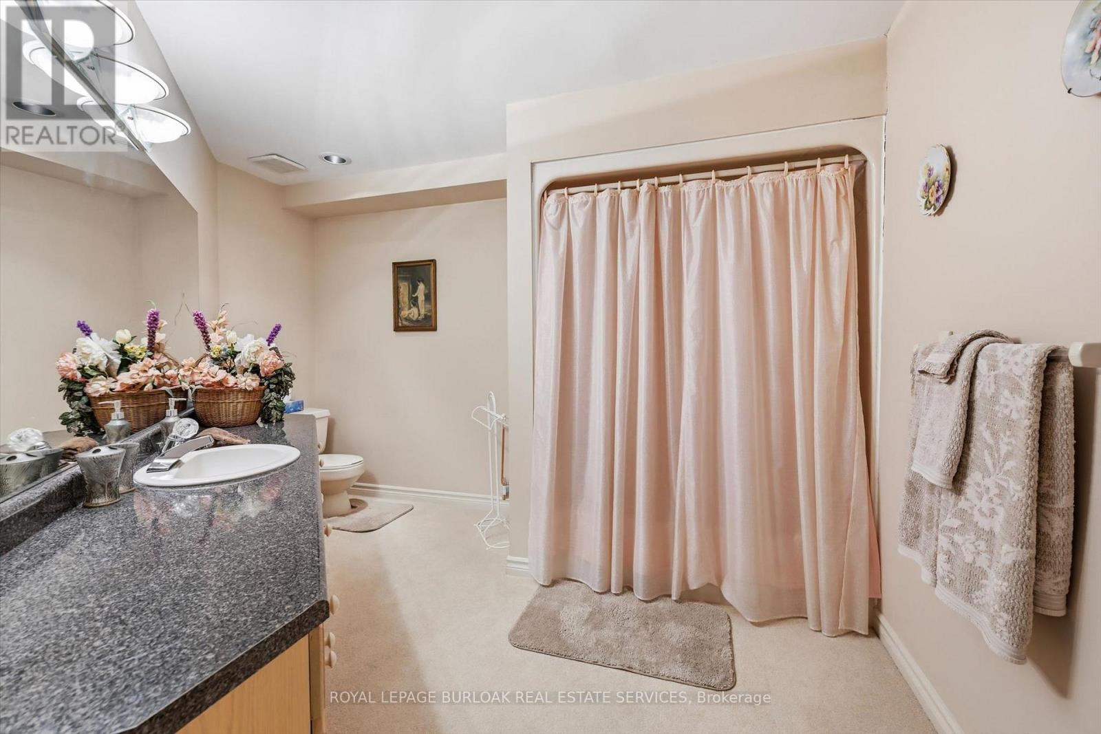 #4 1095 SKYVIEW DRIVE - 33