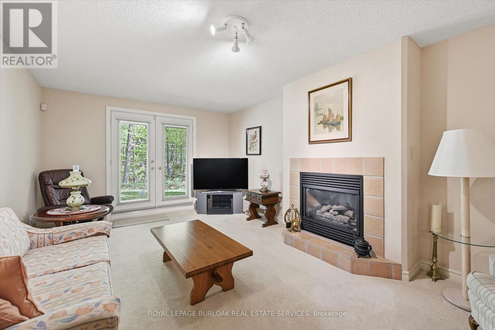 #4 1095 SKYVIEW DRIVE - 42
