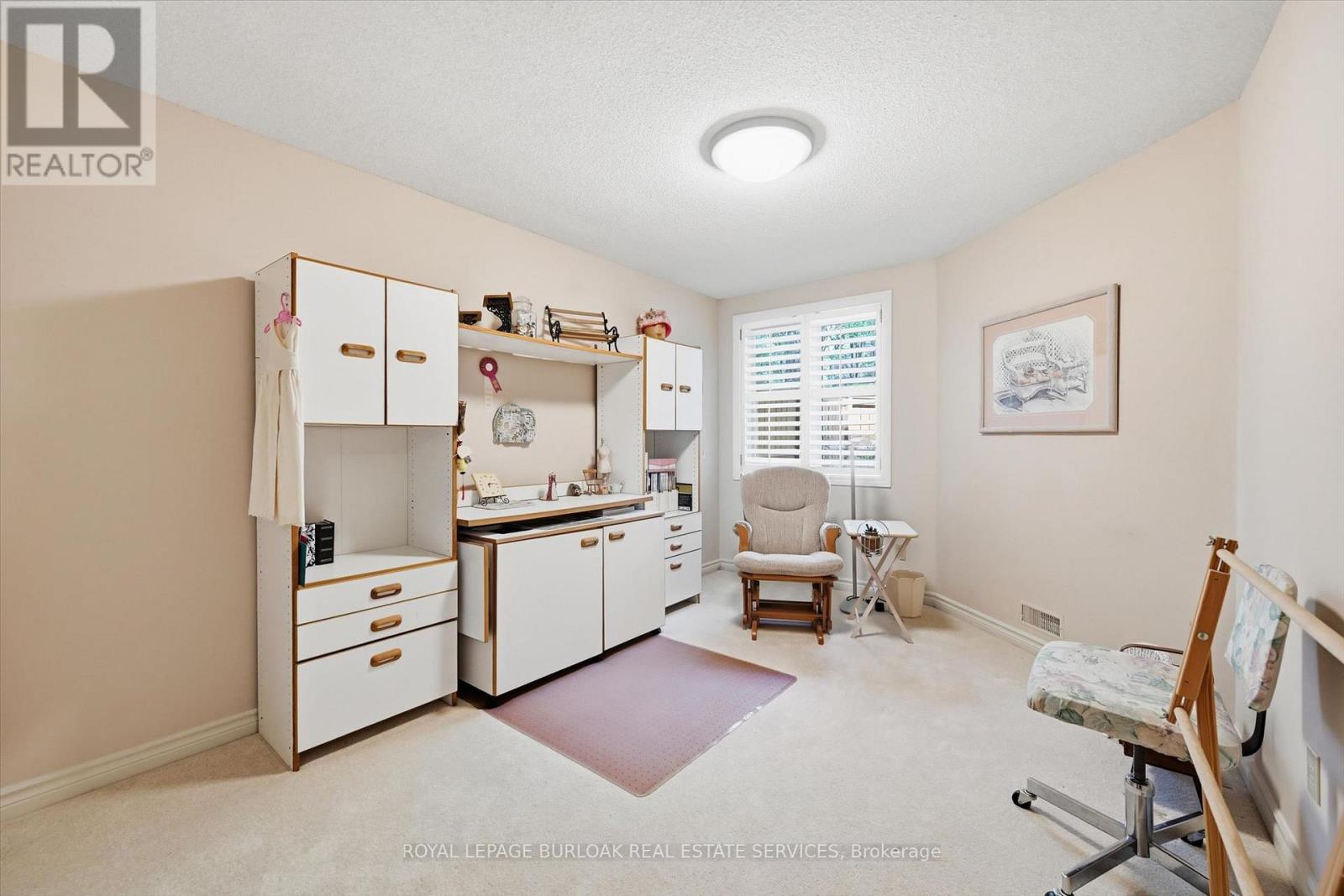 #4 1095 SKYVIEW DRIVE - 34