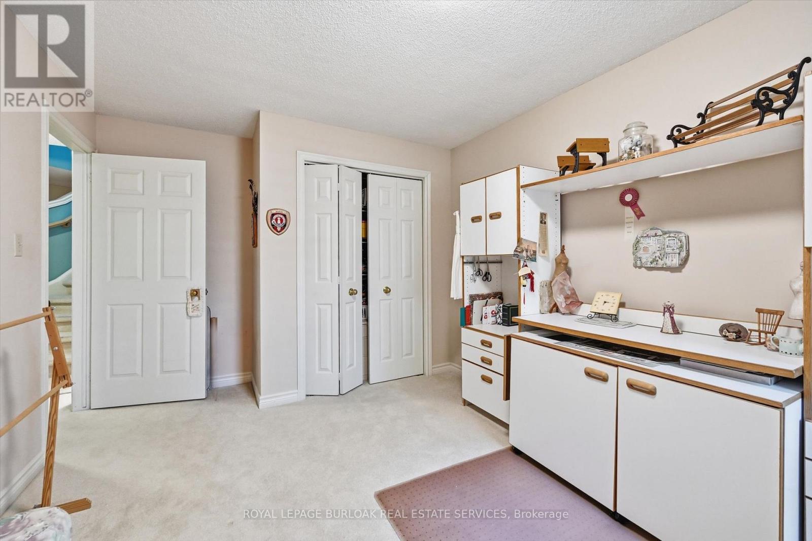 #4 1095 SKYVIEW DRIVE - 35