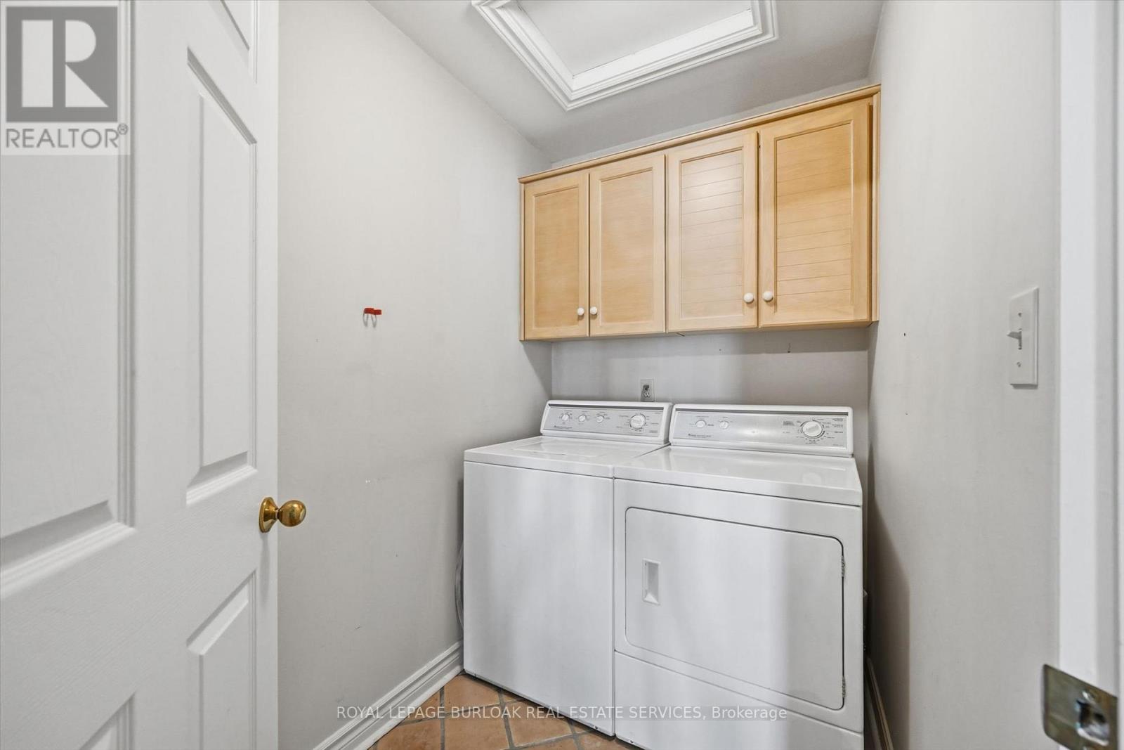 #4 1095 SKYVIEW DRIVE - 9