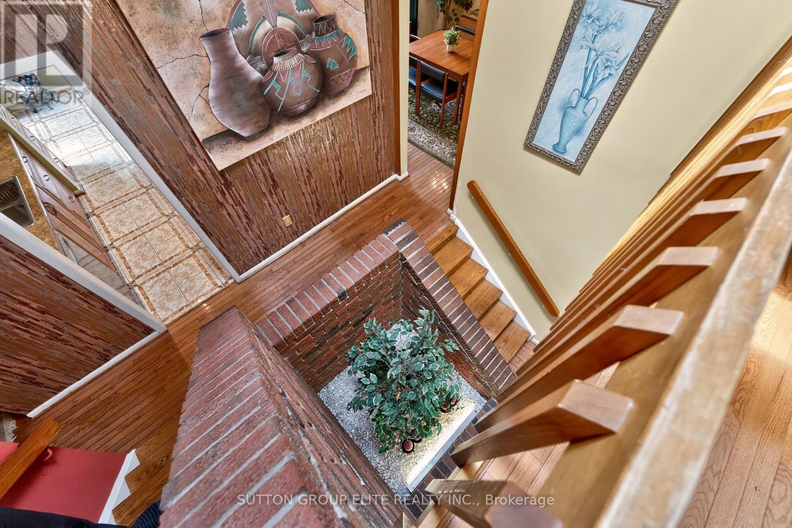 1986 SPRUCE HILL ROAD - 34