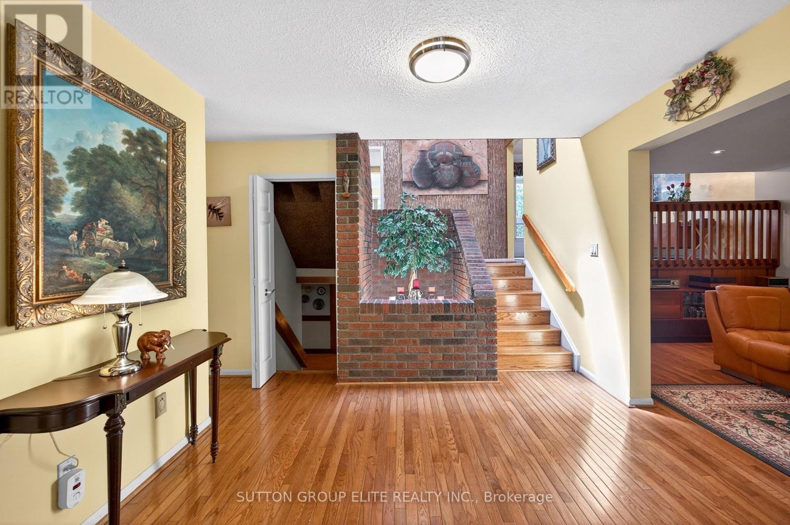1986 SPRUCE HILL ROAD - 6