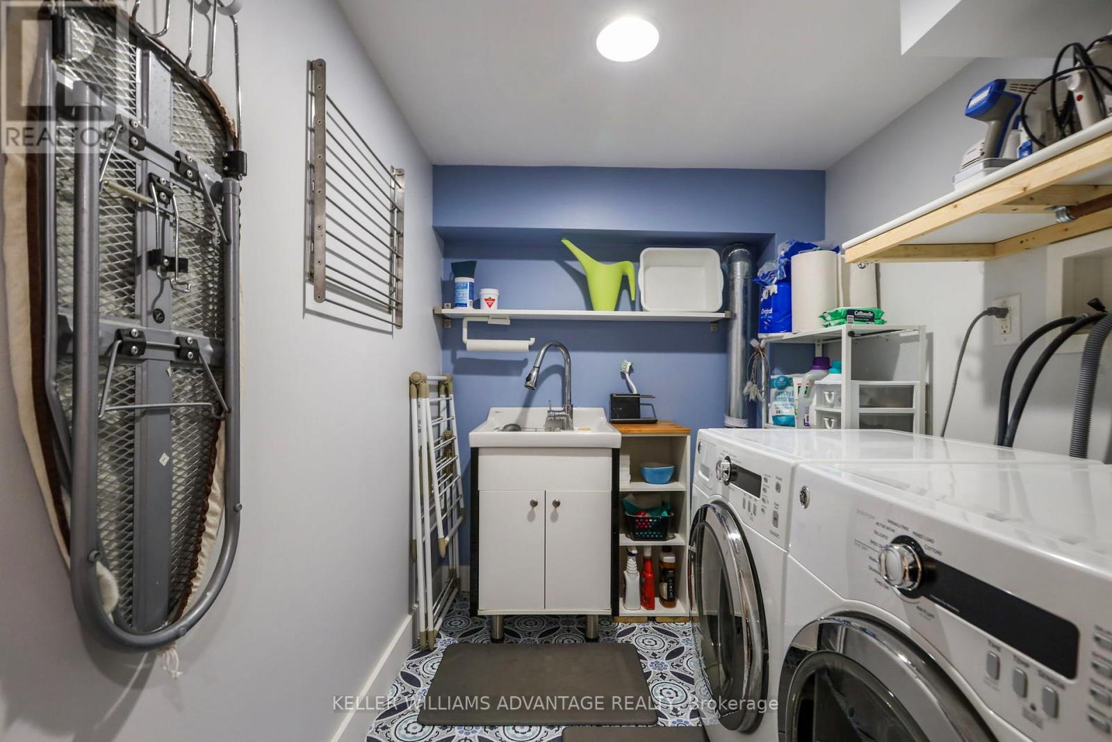 152 KING EDWARD AVENUE - 27